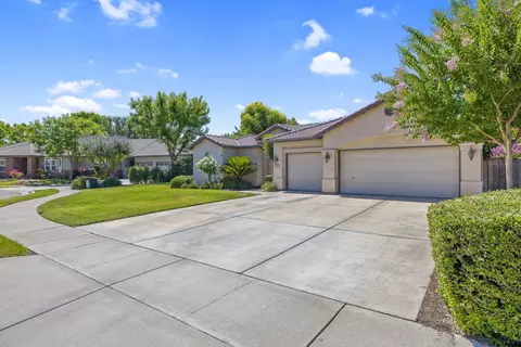 1041 Lords Ct, Lemoore, CA 93245