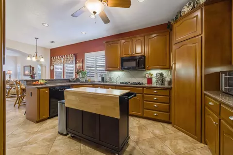 1041 Lords Ct, Lemoore, CA 93245 photo 41