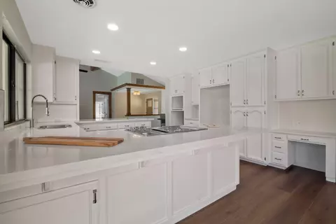 138 E Chestnut Ct, Visalia, CA 93277 photo 17