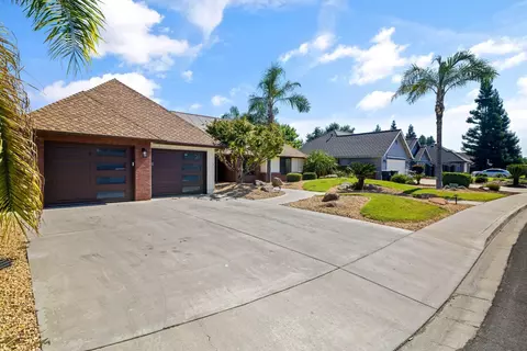 138 E Chestnut Ct, Visalia, CA 93277 photo 2