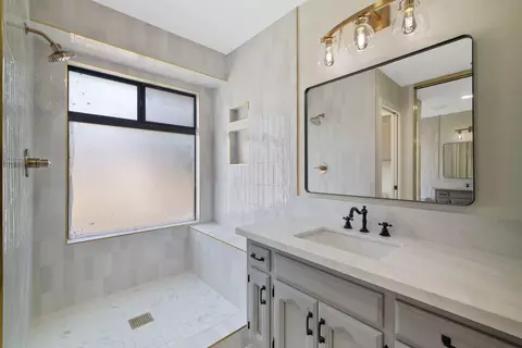 138 E Chestnut Ct, Visalia, CA 93277 photo 41