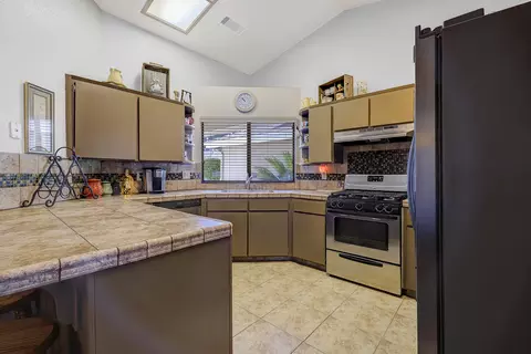 2413 E Sweet Ave, Visalia, CA 93292 photo 11