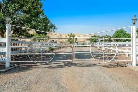 31399 Powell Dr, Exeter, CA 93221 photo 4