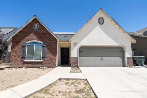 2224 N Divisadero St, Visalia, CA 93291