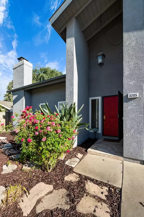 3205 E Grove Ave, Visalia, CA 93292 photo 4