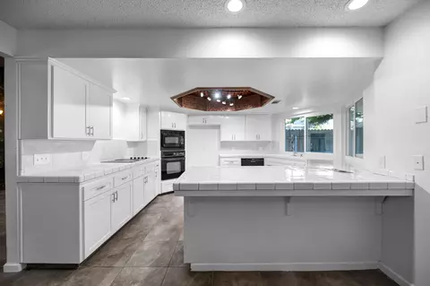 3205 E Grove Ave, Visalia, CA 93292 photo 16