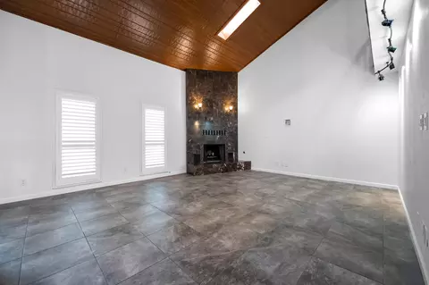 3205 E Grove Ave, Visalia, CA 93292 photo 9