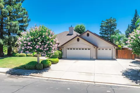 3163 Mckelvy Ave, Clovis, CA 93611