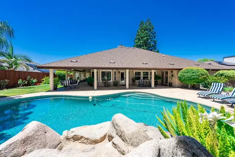 3163 Mckelvy Ave, Clovis, CA 93611 photo 2