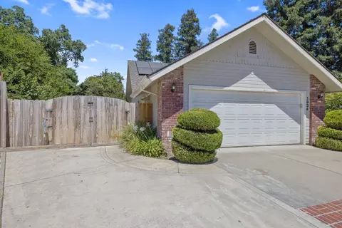 1934 E Parrish Ct, Visalia, CA 93292 photo 4