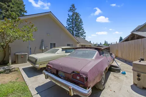 1934 E Parrish Ct, Visalia, CA 93292 photo 44