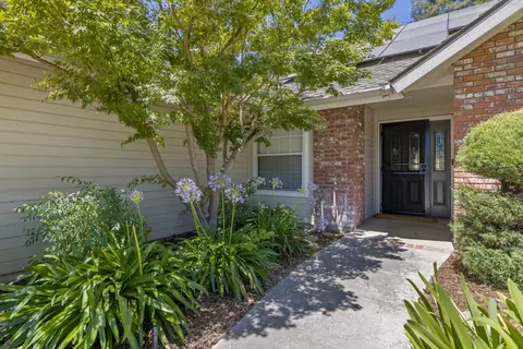 1934 E Parrish Ct, Visalia, CA 93292 photo 6