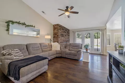1934 E Parrish Ct, Visalia, CA 93292 photo 22
