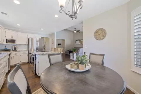 1934 E Parrish Ct, Visalia, CA 93292 photo 18