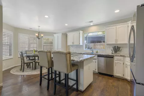 1934 E Parrish Ct, Visalia, CA 93292 photo 16