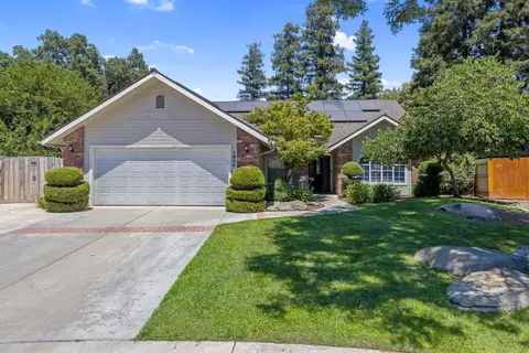 1934 E Parrish Ct, Visalia, CA 93292