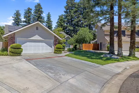 1934 E Parrish Ct, Visalia, CA 93292 photo 2