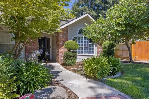 1934 E Parrish Ct, Visalia, CA 93292 photo 5