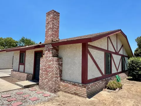 2147 S Divisadero St, Visalia, CA 93277