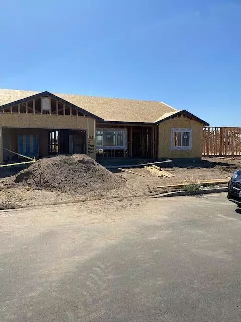 1169 S Chess Terrace Pl E, Porterville, CA 93257