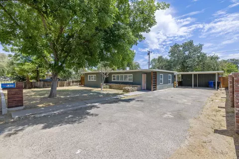1805 N Redington St, Hanford, CA 93230