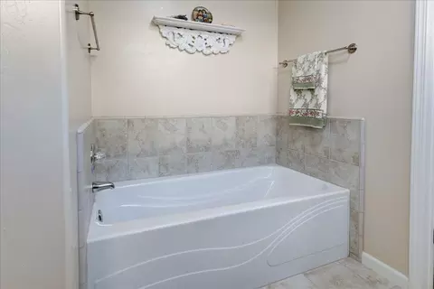 4036 E Willow Ave, Visalia, CA 93292 photo 22