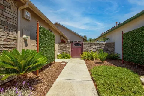 4036 E Willow Ave, Visalia, CA 93292 photo 2