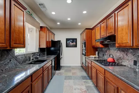 4036 E Willow Ave, Visalia, CA 93292 photo 8