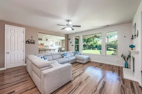 3159 Beverly Ave, Clovis, CA 93619 photo 8