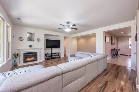 3159 Beverly Ave, Clovis, CA 93619 photo 10