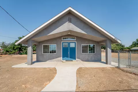 894 Crystal St, Porterville, CA 93257