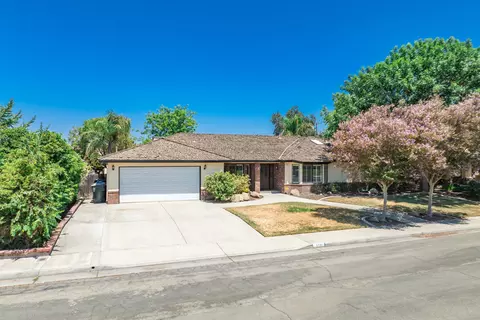 124 W Sherwood Dr, Hanford, CA 93230