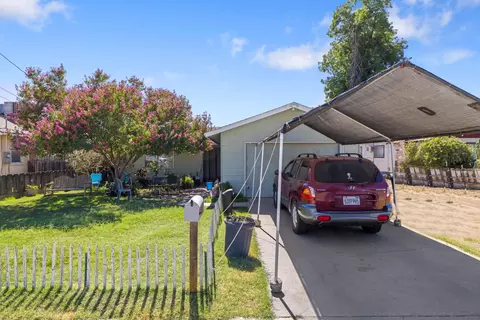 1329 S Liberty St, Visalia, CA 93292