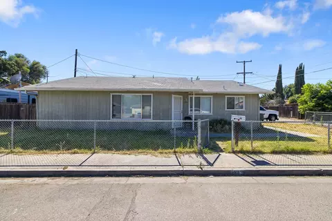 1543 N Willis St, Visalia, CA 93291