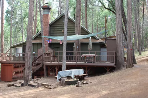 1860 John Gerney Dr, Camp Nelson, CA 93208