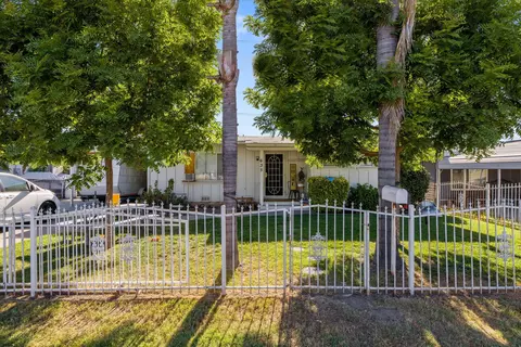 635 N Rinaldi St, Visalia, CA 93291