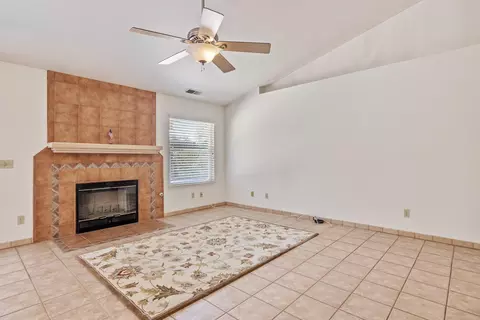 650 E Vine Ct, Visalia, CA 93292 photo 14