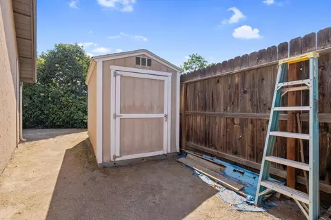 650 E Vine Ct, Visalia, CA 93292 photo 42