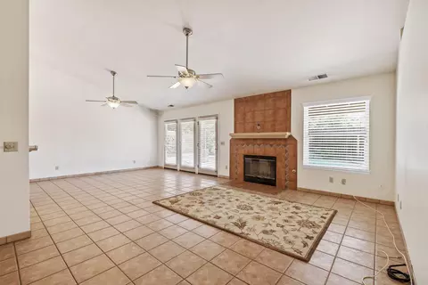 650 E Vine Ct, Visalia, CA 93292 photo 11