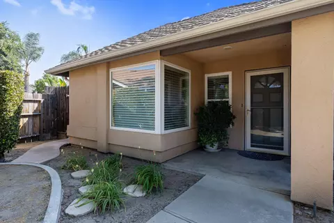 650 E Vine Ct, Visalia, CA 93292 photo 4