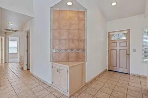 650 E Vine Ct, Visalia, CA 93292 photo 5