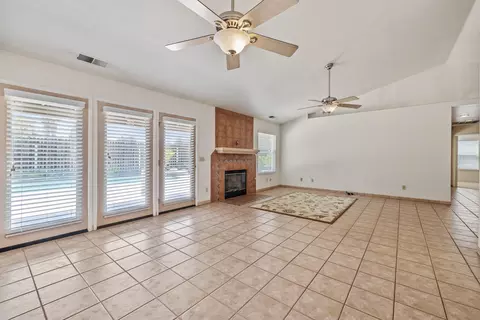 650 E Vine Ct, Visalia, CA 93292 photo 16