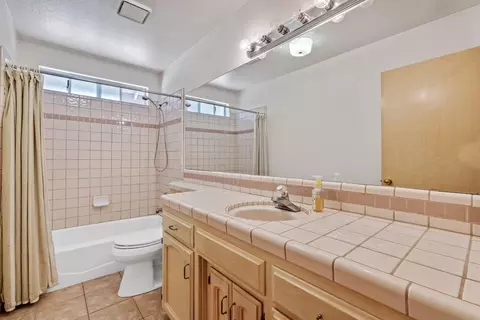 650 E Vine Ct, Visalia, CA 93292 photo 25