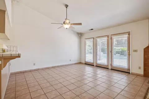 650 E Vine Ct, Visalia, CA 93292 photo 17