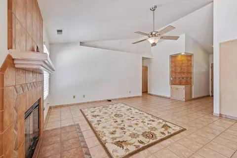 650 E Vine Ct, Visalia, CA 93292 photo 13