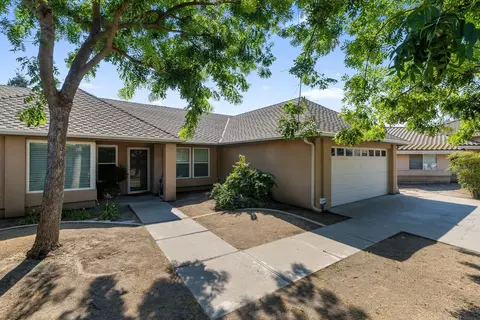 650 E Vine Ct, Visalia, CA 93292 photo 3