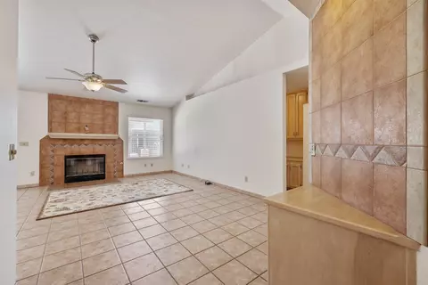 650 E Vine Ct, Visalia, CA 93292 photo 10