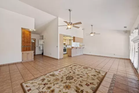 650 E Vine Ct, Visalia, CA 93292 photo 12