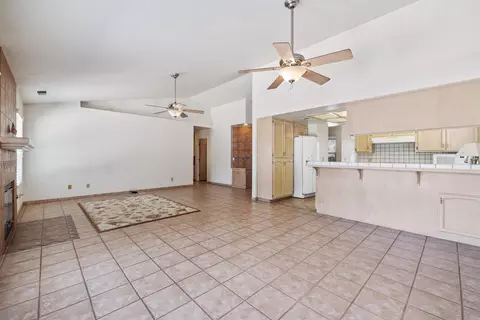 650 E Vine Ct, Visalia, CA 93292 photo 15