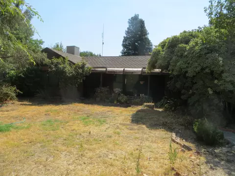 1452 N Alta Ave, Dinuba, CA 93618